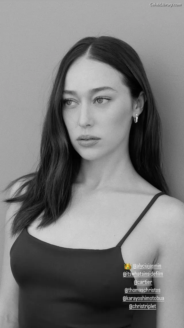 Alycia Debnam Carey photo 9 of 1335