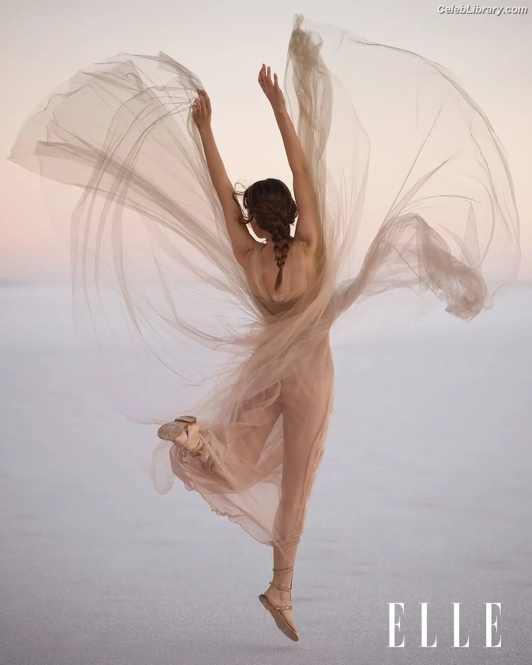 Alycia Debnam Carey photo 7 of 1335