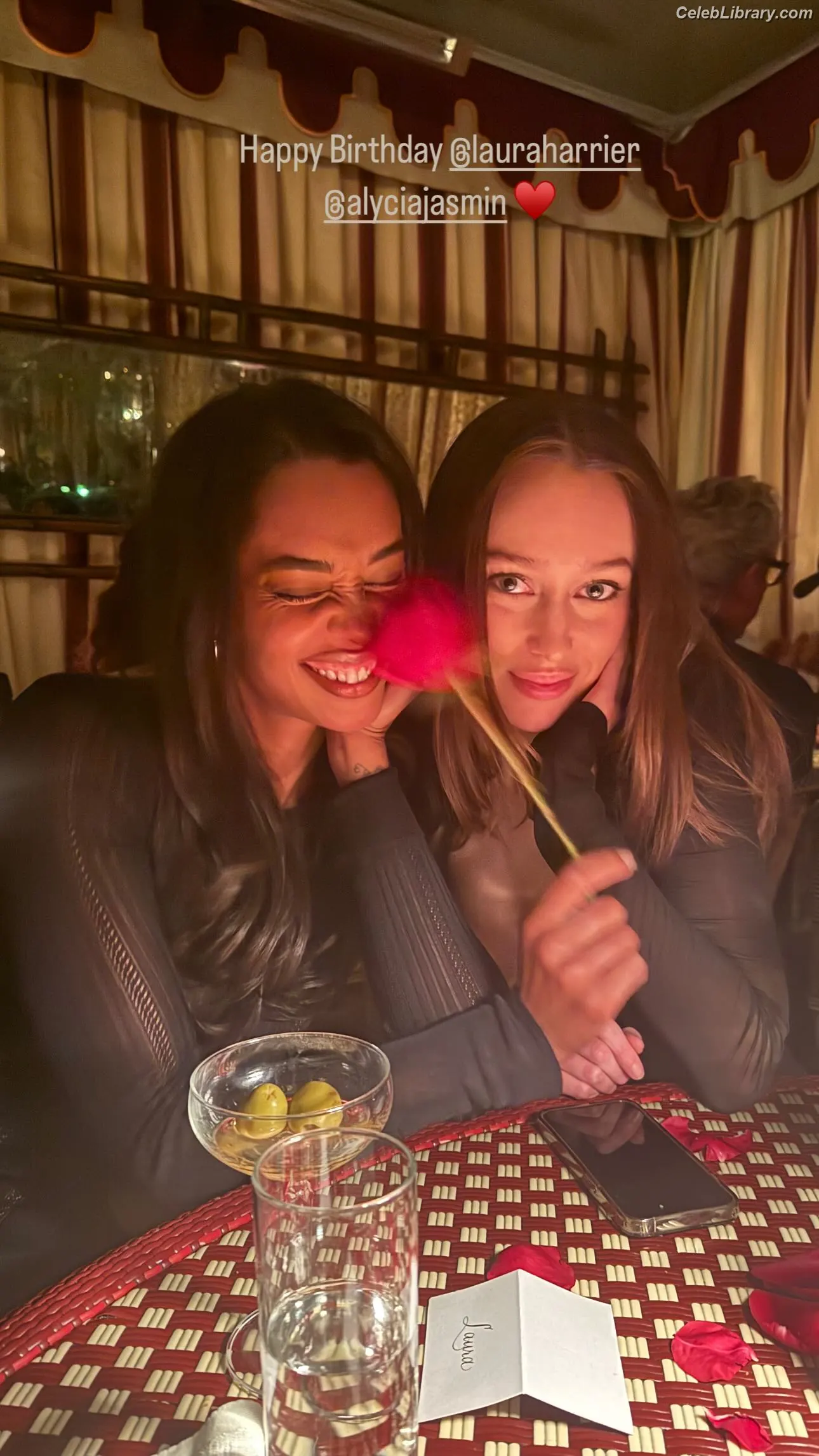Alycia Debnam Carey photo 18 of 1335