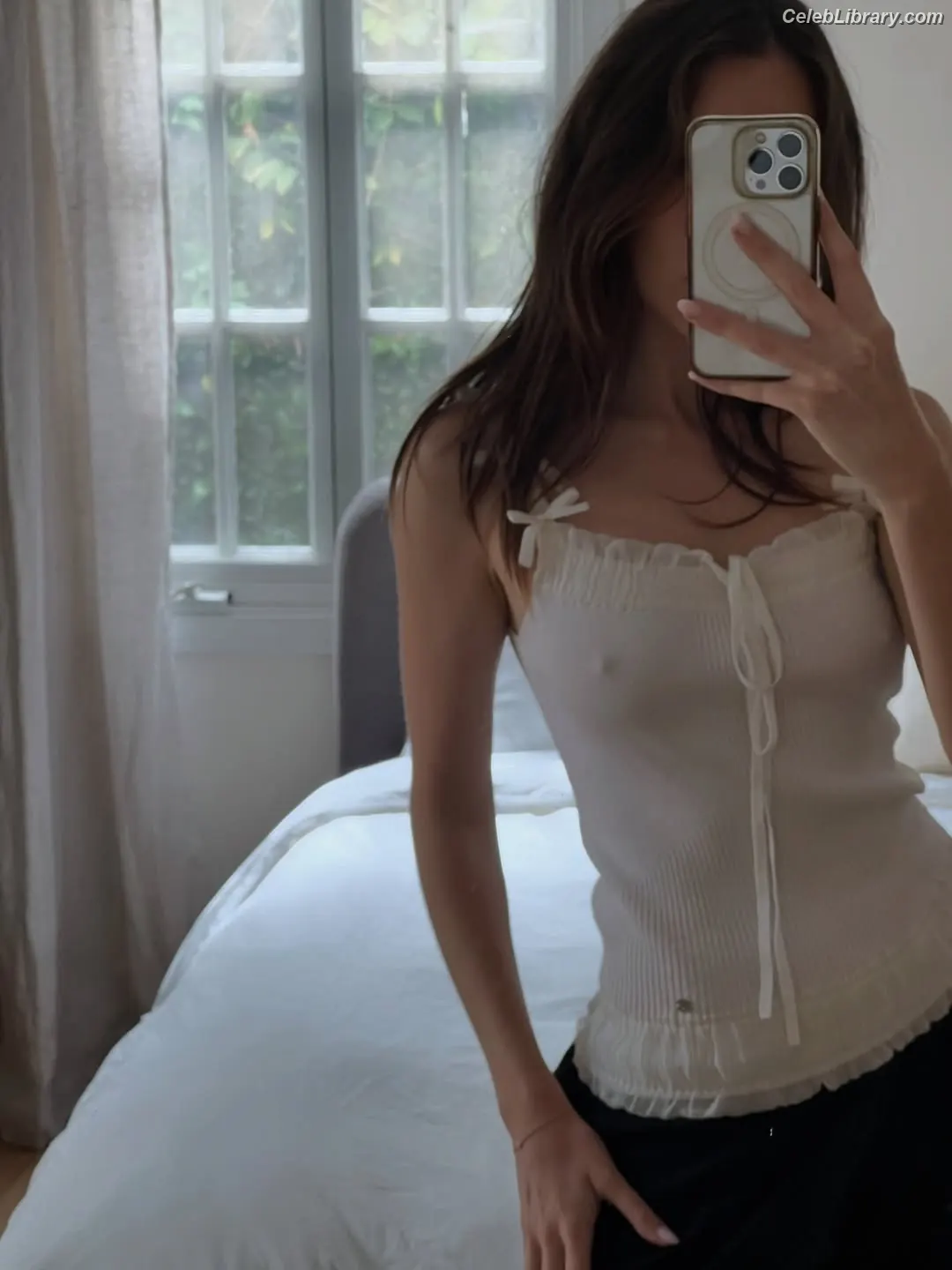 Alycia Debnam Carey photo 3 of 1335