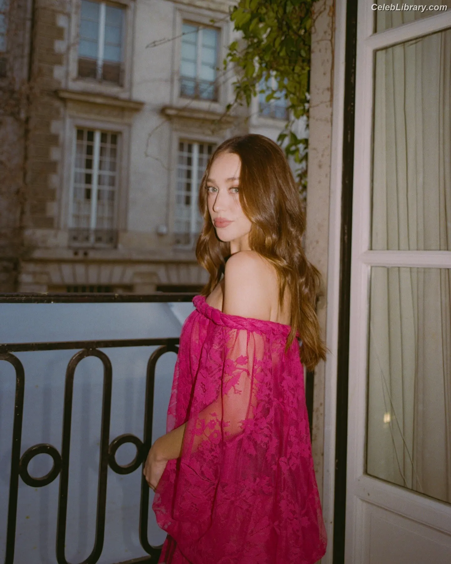 Alycia Debnam Carey photo 15 of 1335
