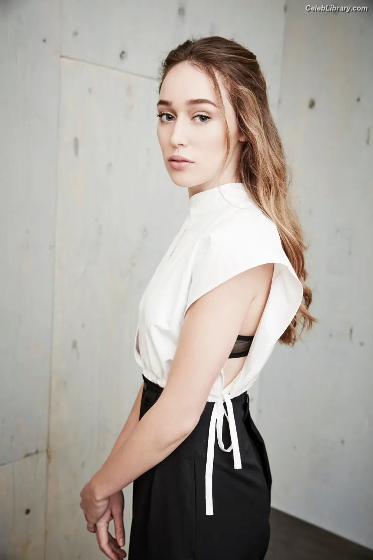 Alycia Debnam Carey photo 11 of 1335