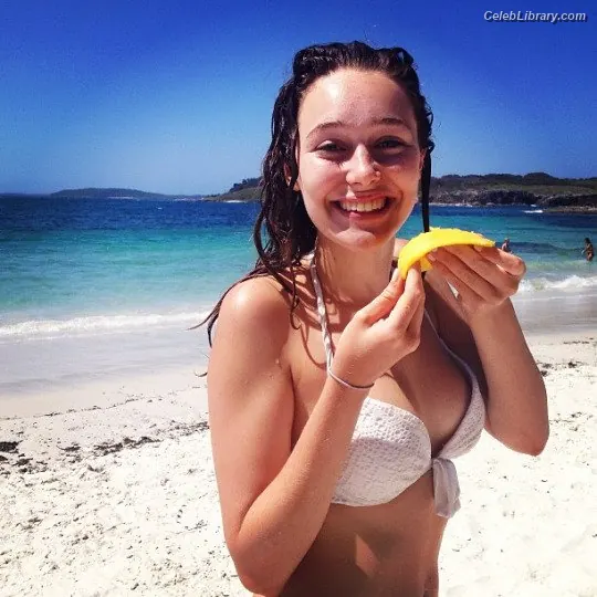 Alycia Debnam Carey photo 6 of 1335