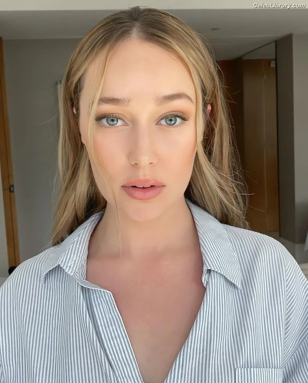 Alycia Debnam Carey photo 17 of 1335