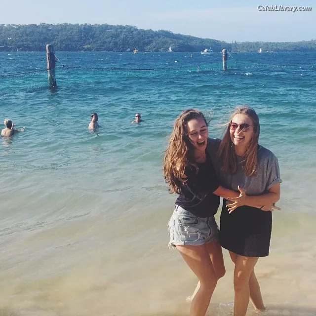 Alycia Debnam Carey photo 9 of 1335