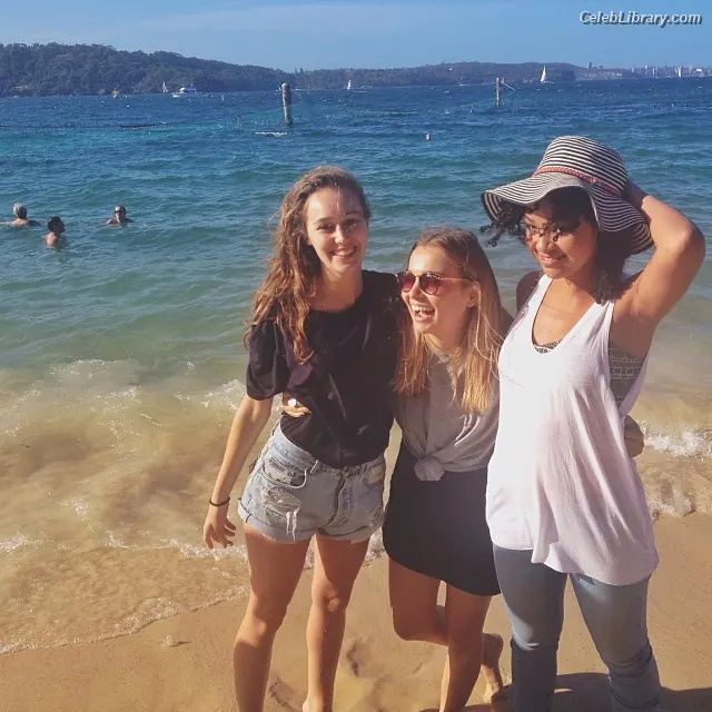 Alycia Debnam Carey photo 17 of 1335