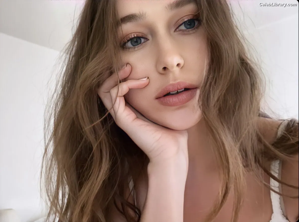 Alycia Debnam Carey photo 17 of 1335