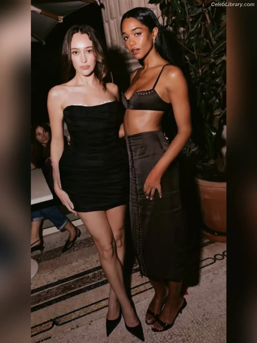 Alycia Debnam Carey photo 1 of 1335