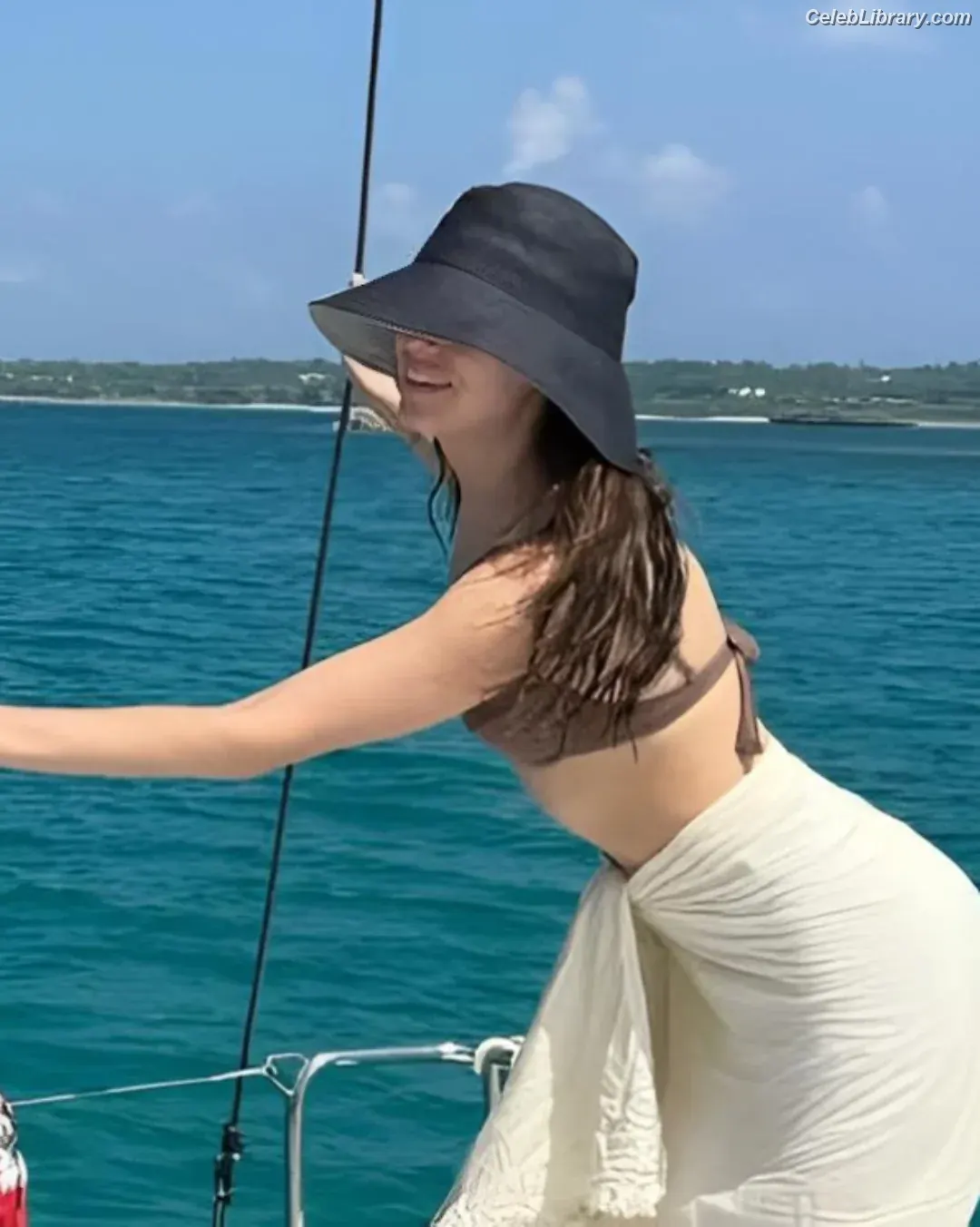Alycia Debnam Carey photo 9 of 1335