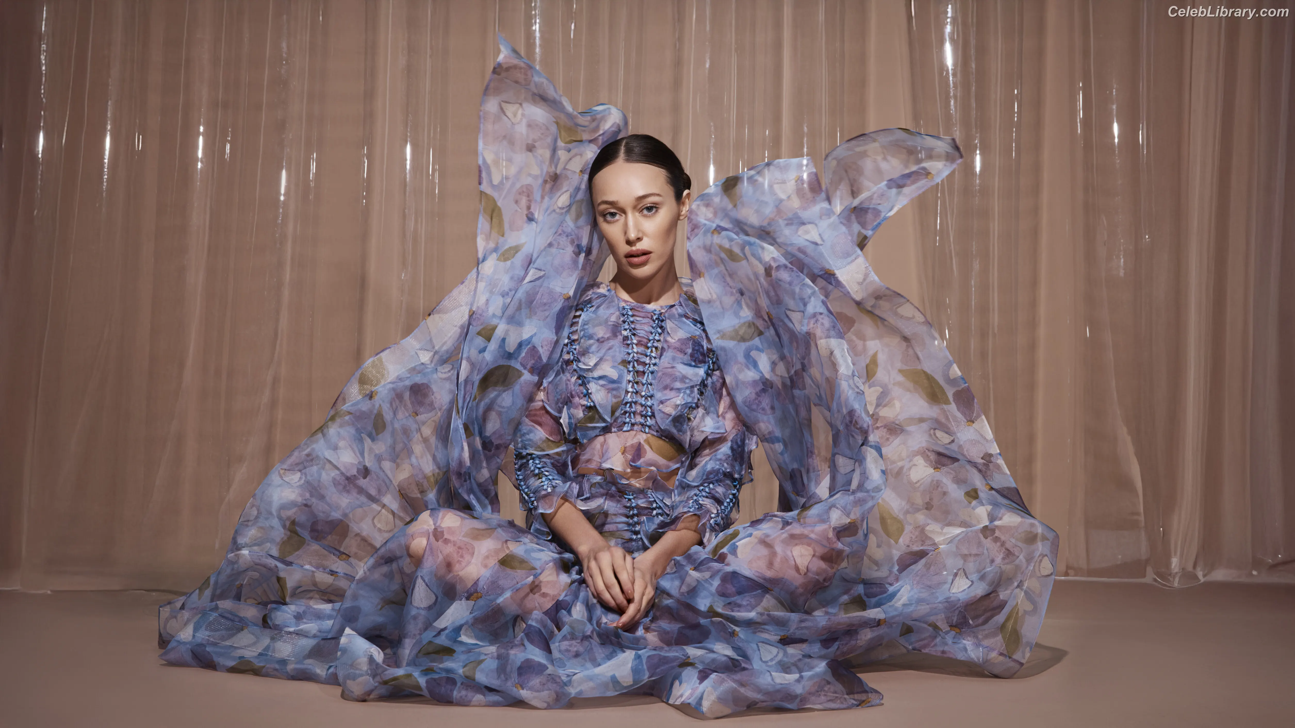 Alycia Debnam Carey photo 6 of 1335