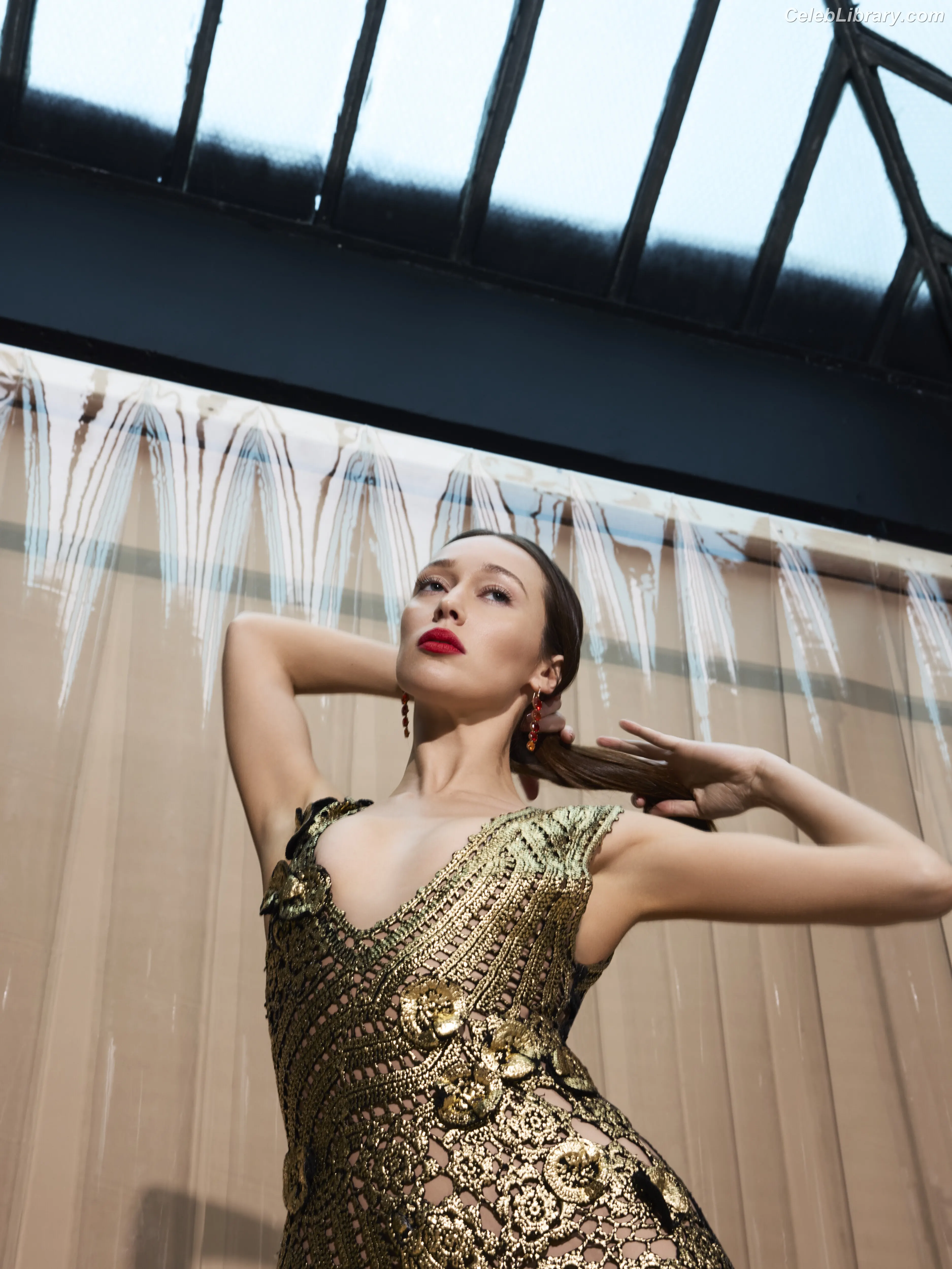 Alycia Debnam Carey photo 11 of 1335