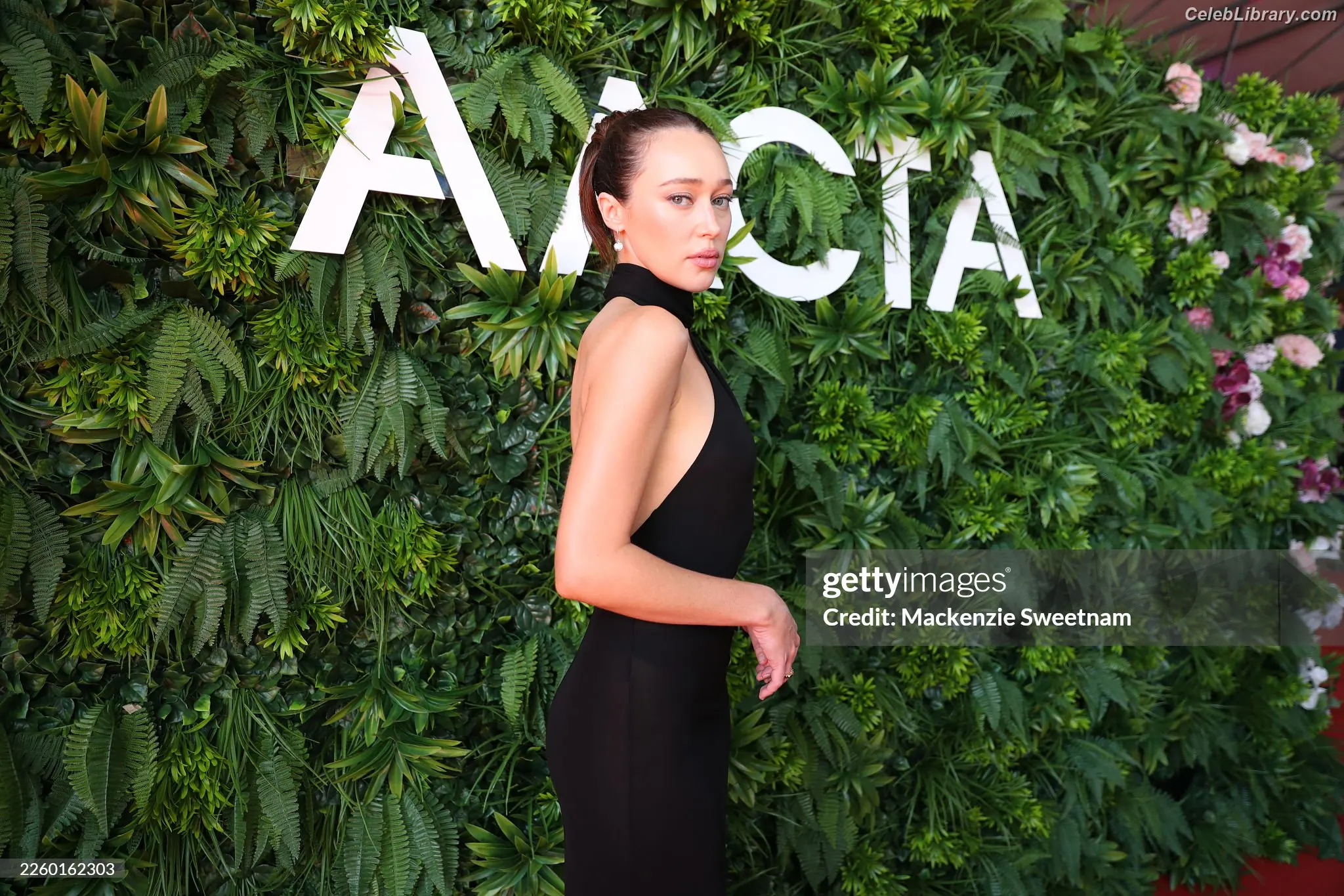Alycia Debnam Carey photo 8 of 1335