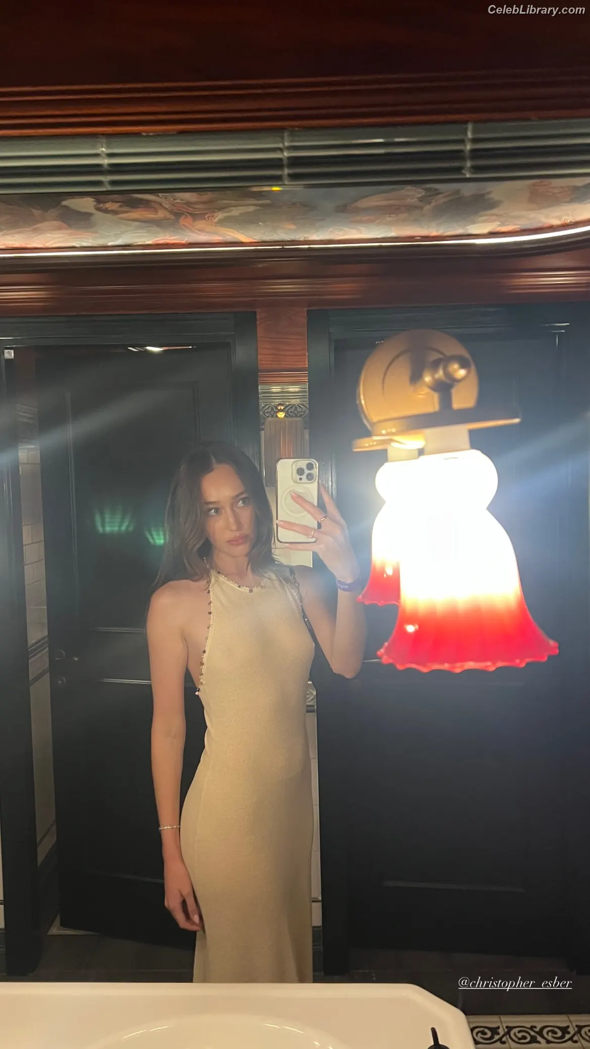 Alycia Debnam Carey photo 20 of 1335