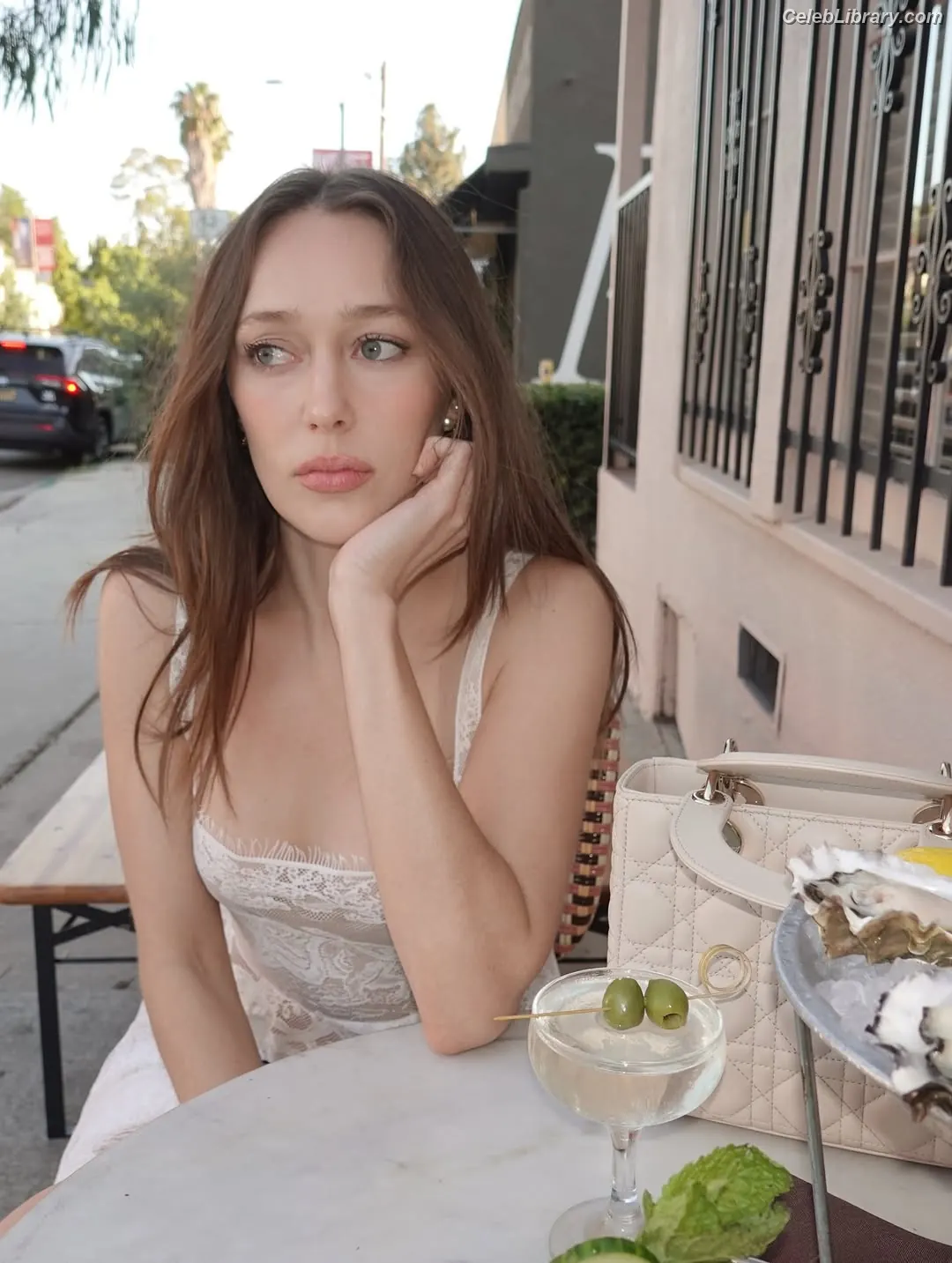 Alycia Debnam Carey photo 8 of 1335