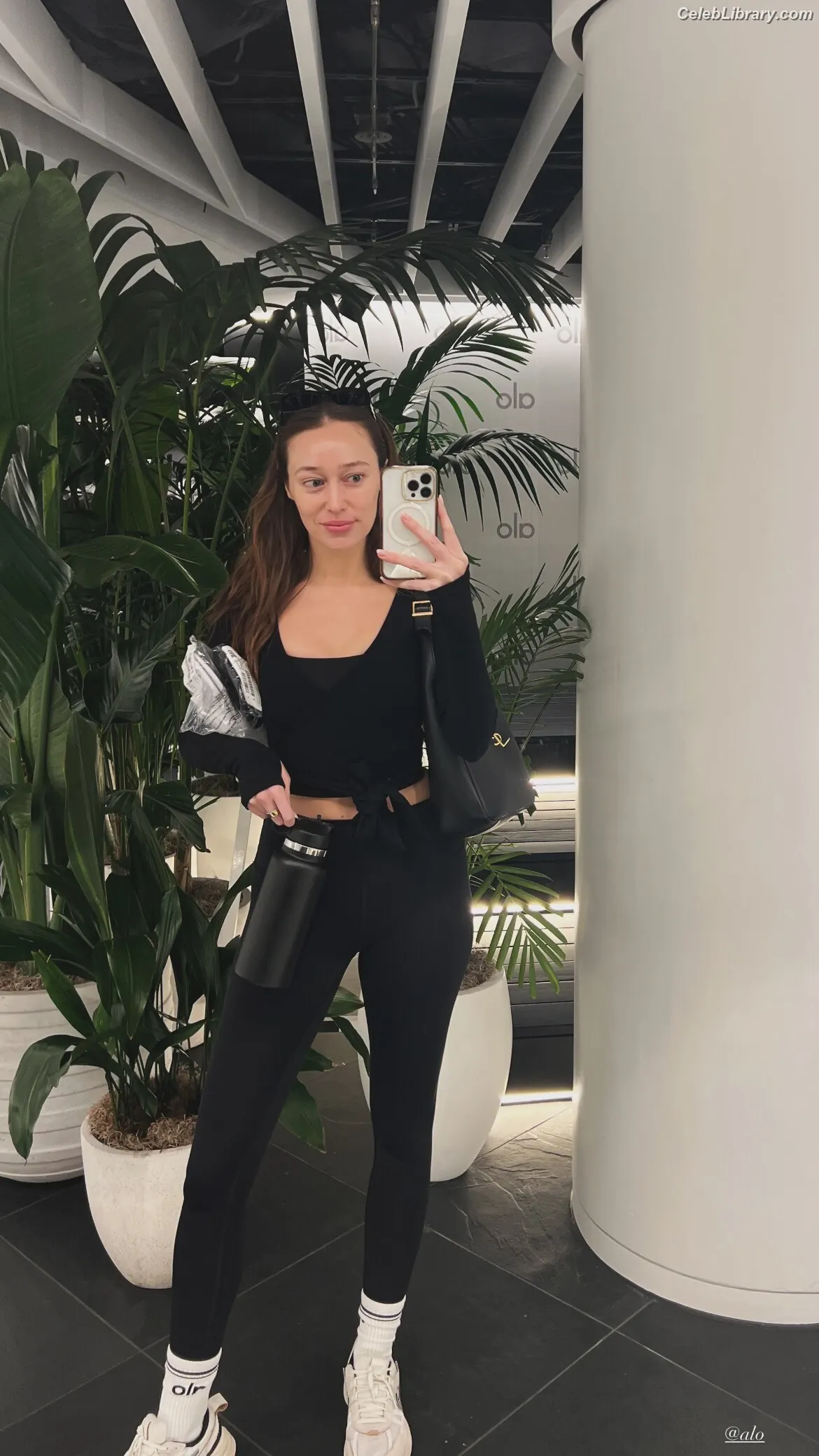 Alycia Debnam Carey photo 6 of 1335
