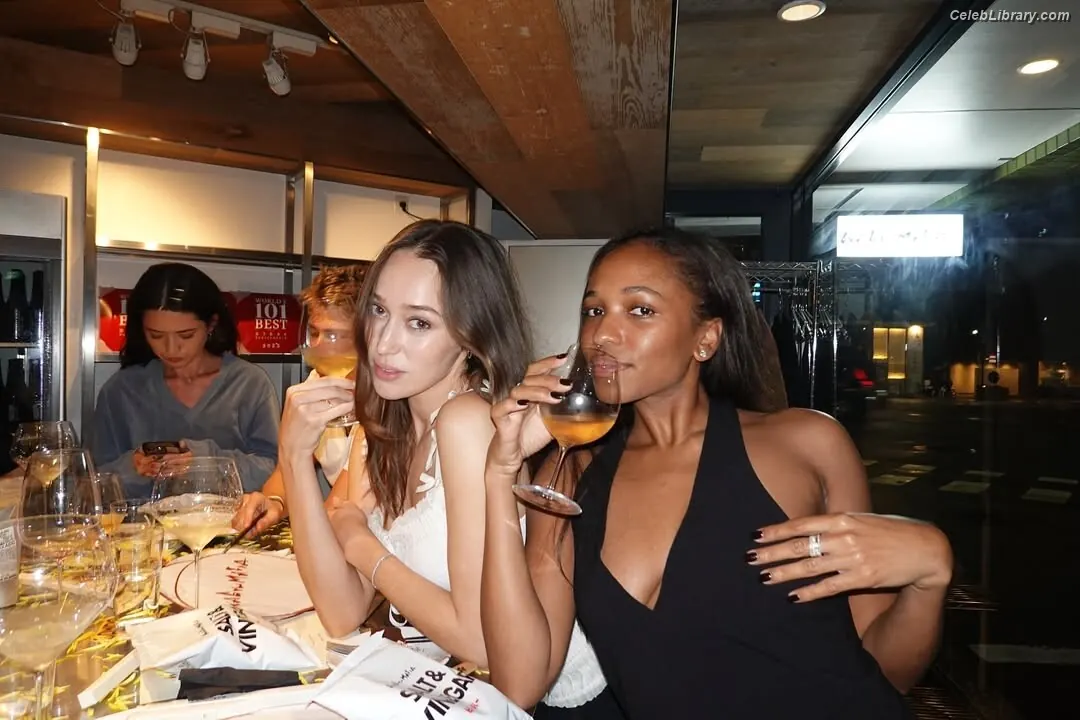Alycia Debnam Carey photo 9 of 1335