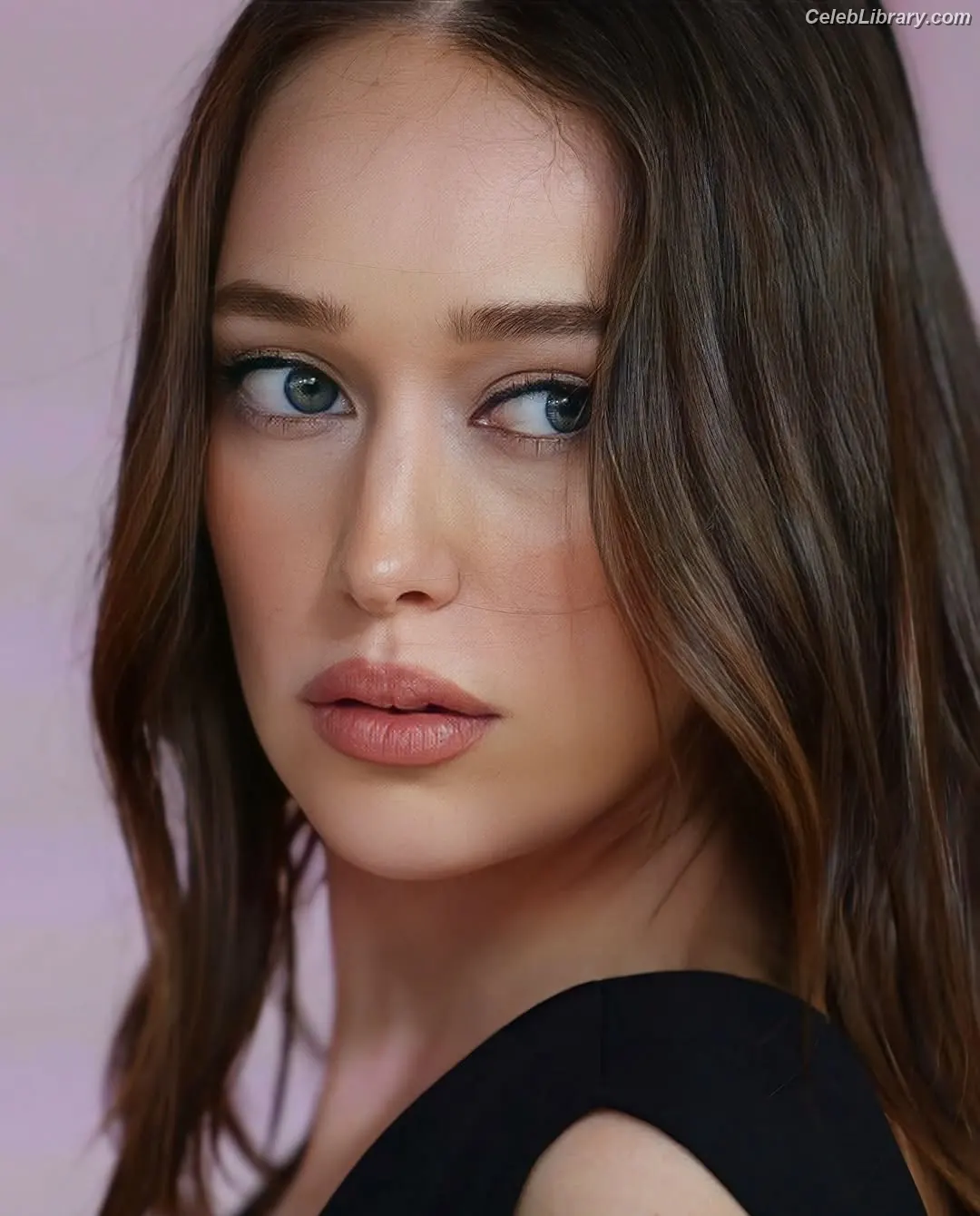 Alycia Debnam Carey photo 16 of 1335