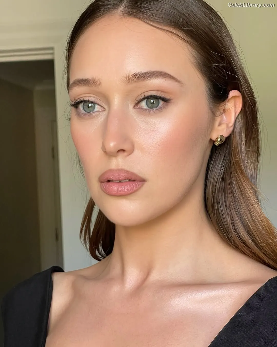 Alycia Debnam Carey photo 11 of 1335