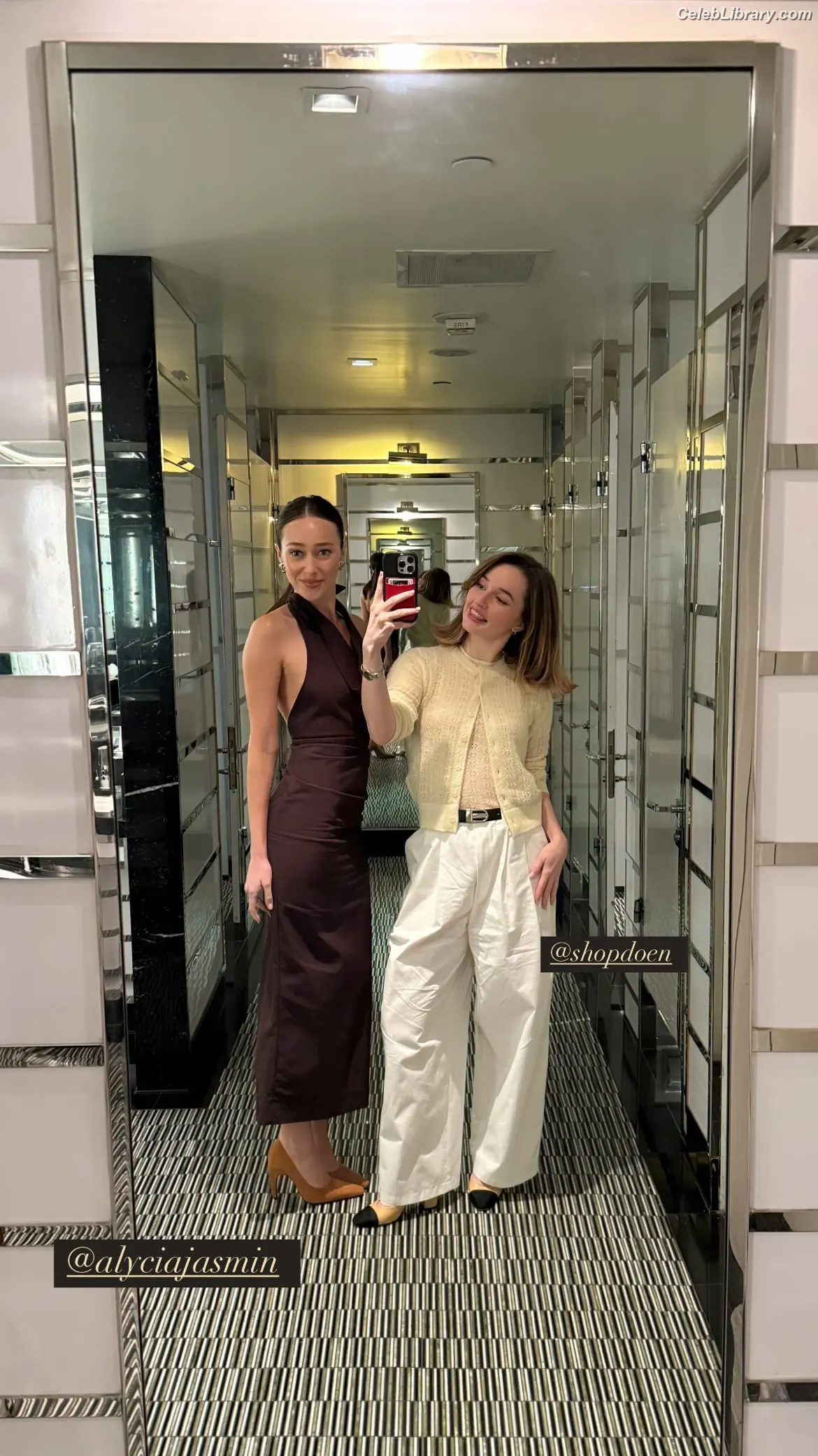 Alycia Debnam Carey photo 20 of 1335
