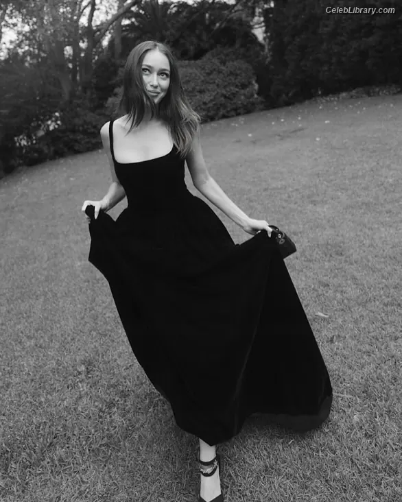 Alycia Debnam Carey photo 10 of 1335