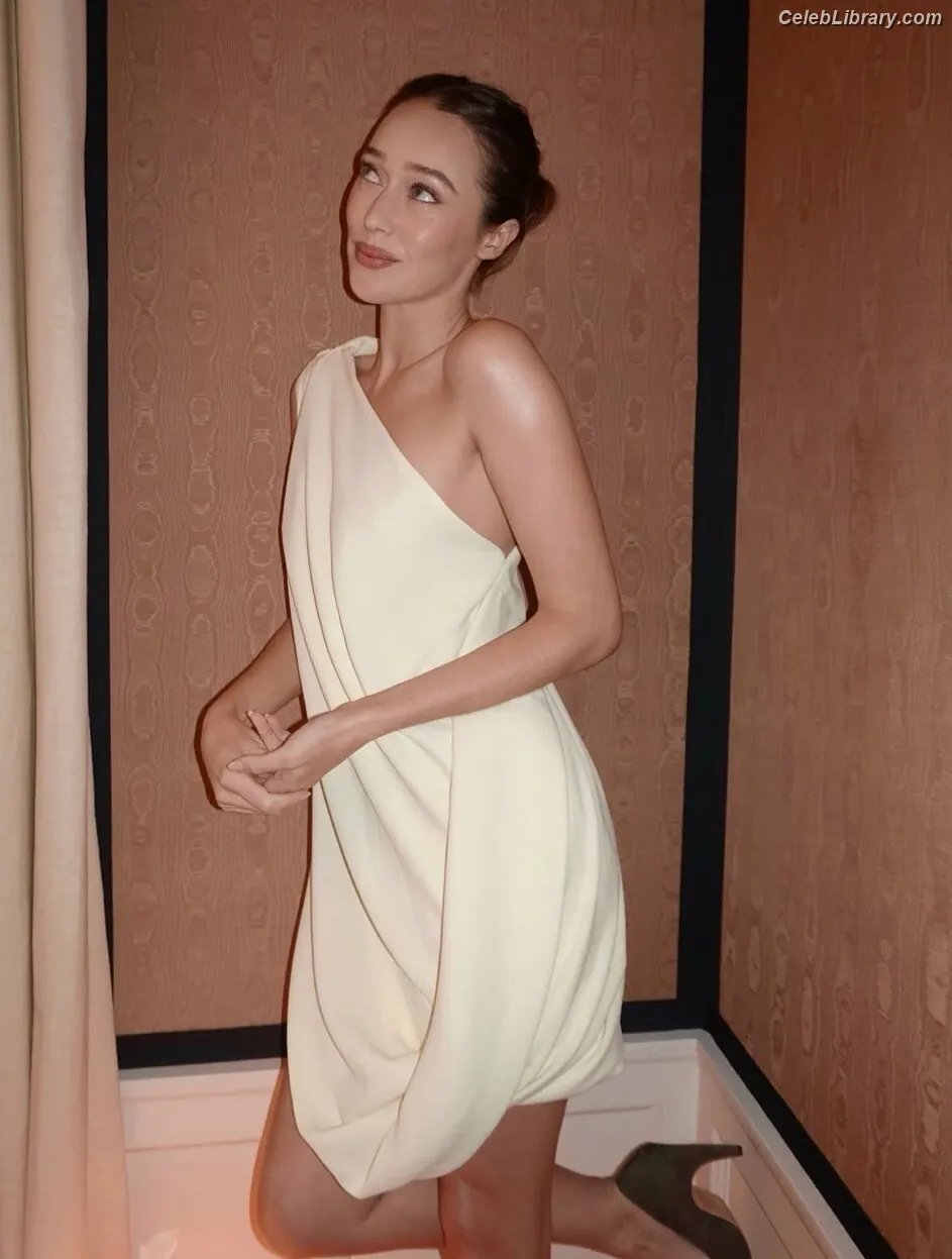 Alycia Debnam Carey photo 8 of 1335