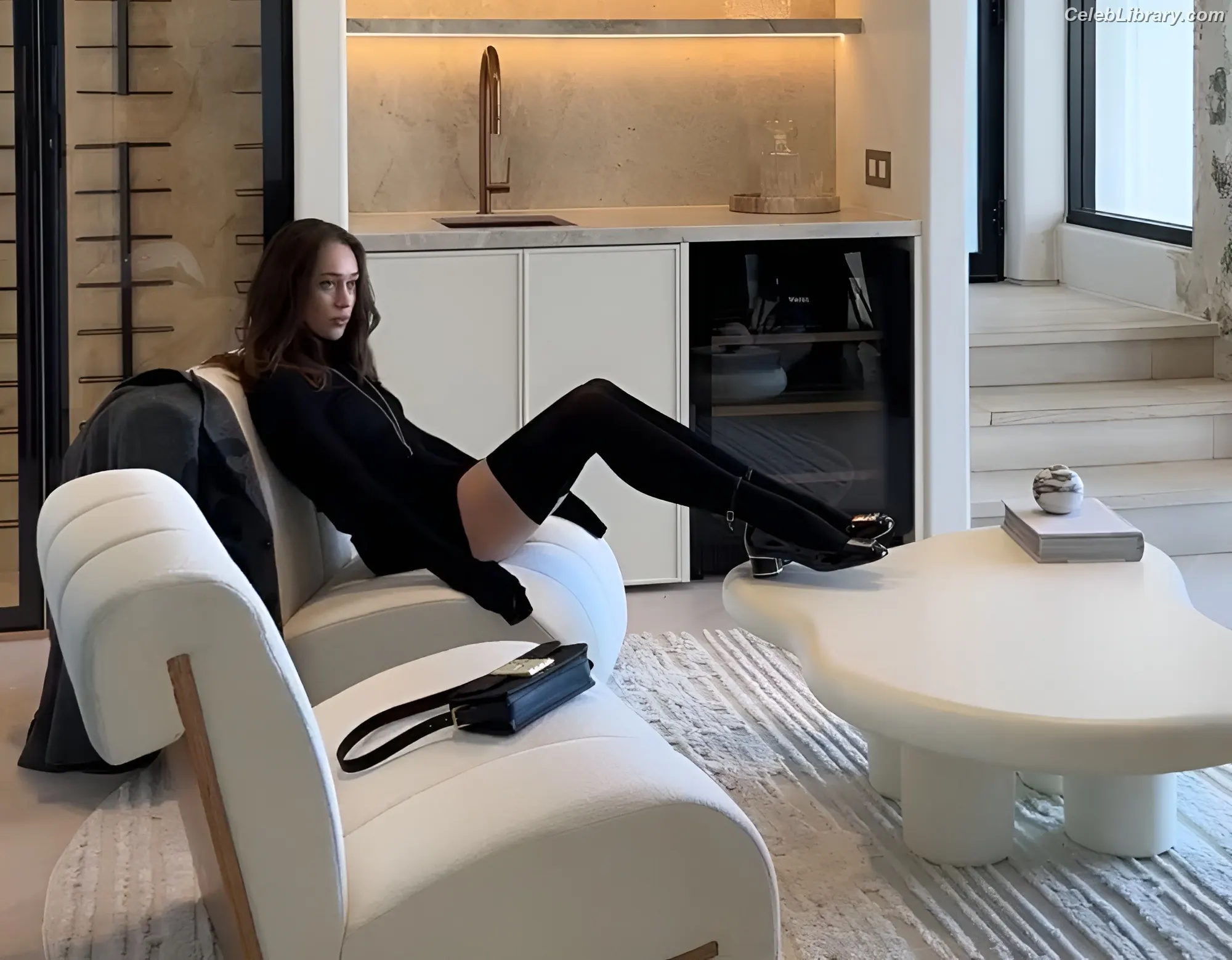 Alycia Debnam Carey photo 3 of 1335