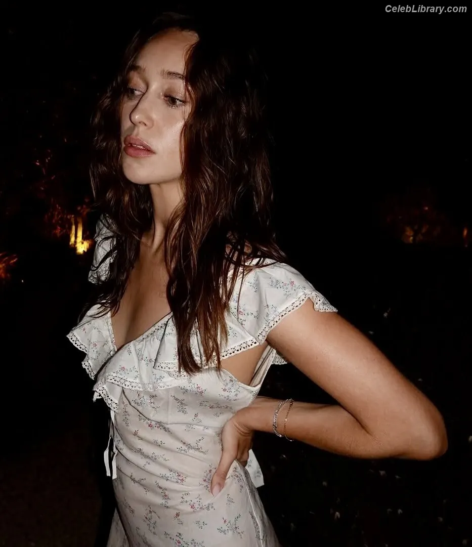 Alycia Debnam Carey photo 19 of 1335