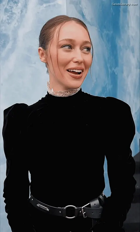 Alycia Debnam Carey photo 1 of 1335