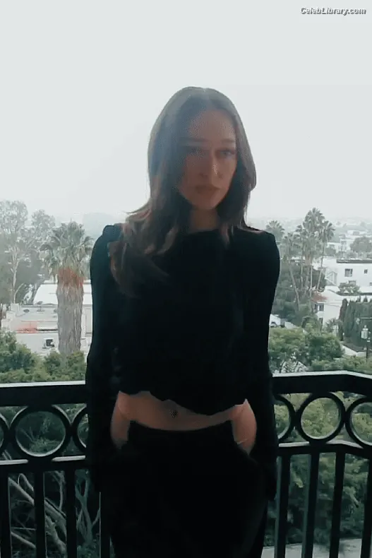 Alycia Debnam Carey photo 2 of 1335