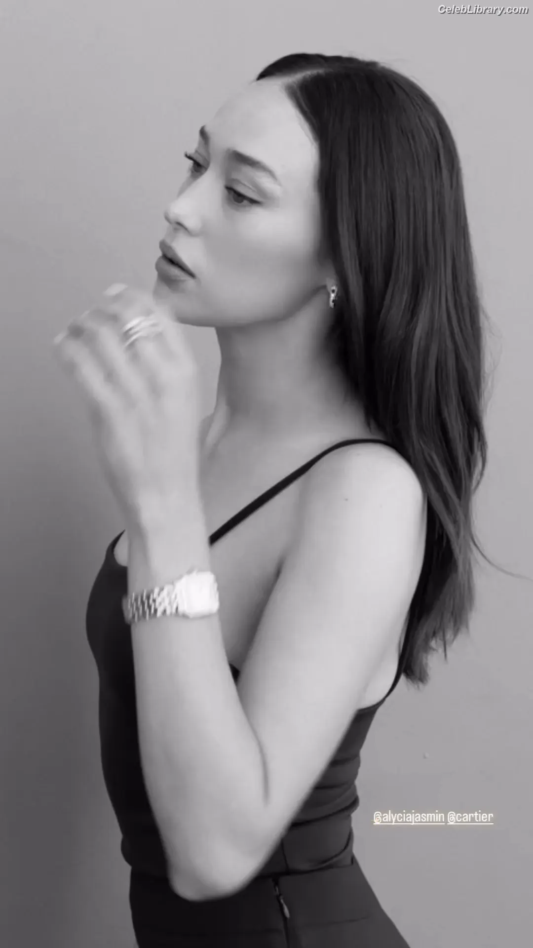 Alycia Debnam Carey photo 1 of 1335