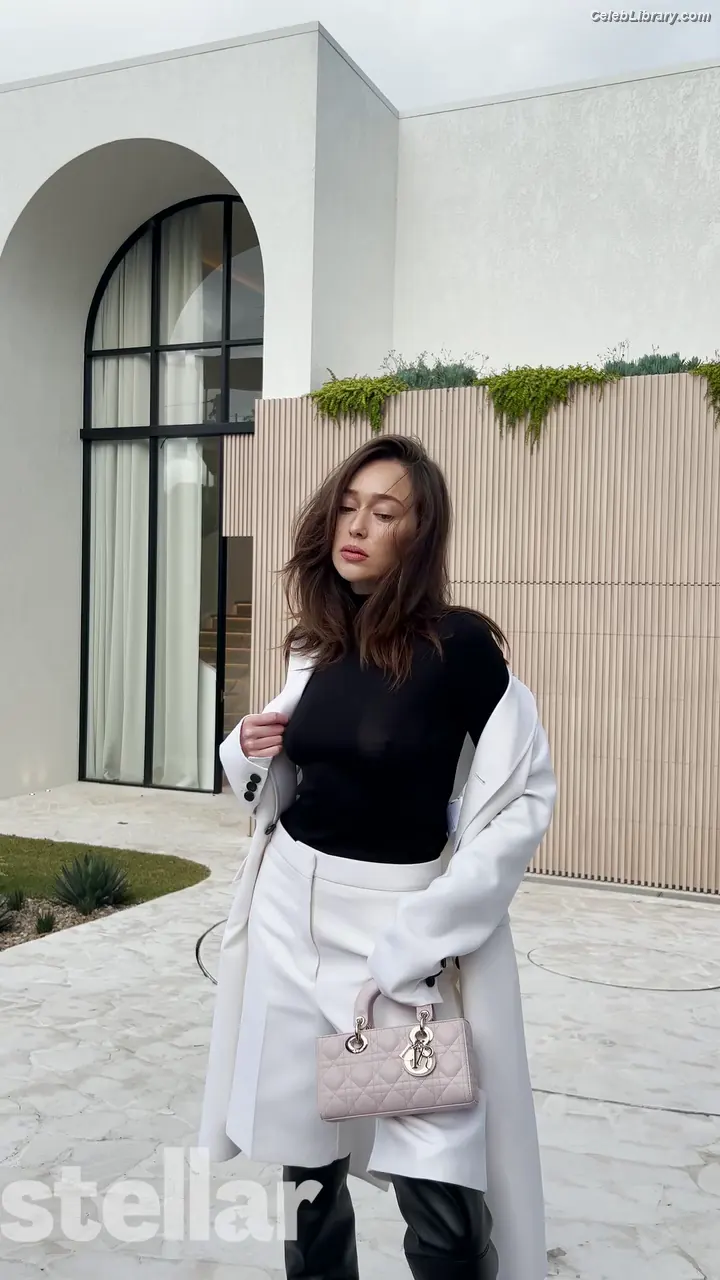 Alycia Debnam Carey photo 2 of 1335