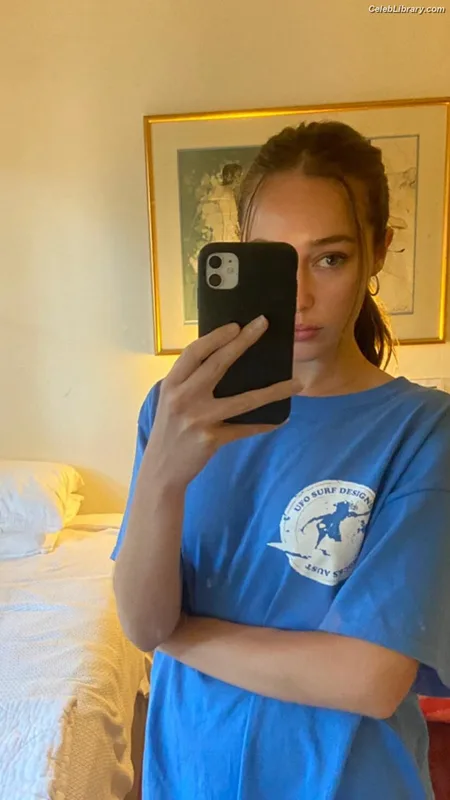 Alycia Debnam Carey photo 3 of 1336