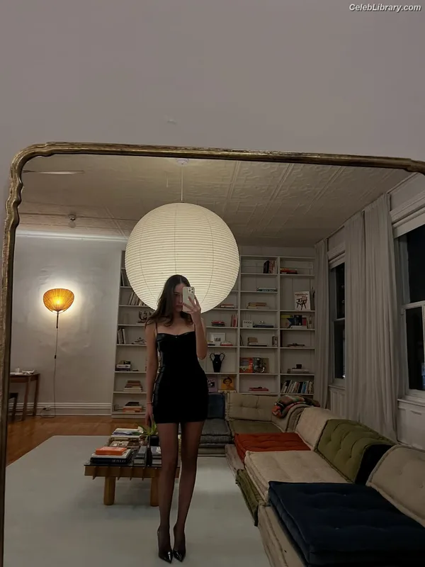 Alycia Debnam Carey photo 6 of 1336