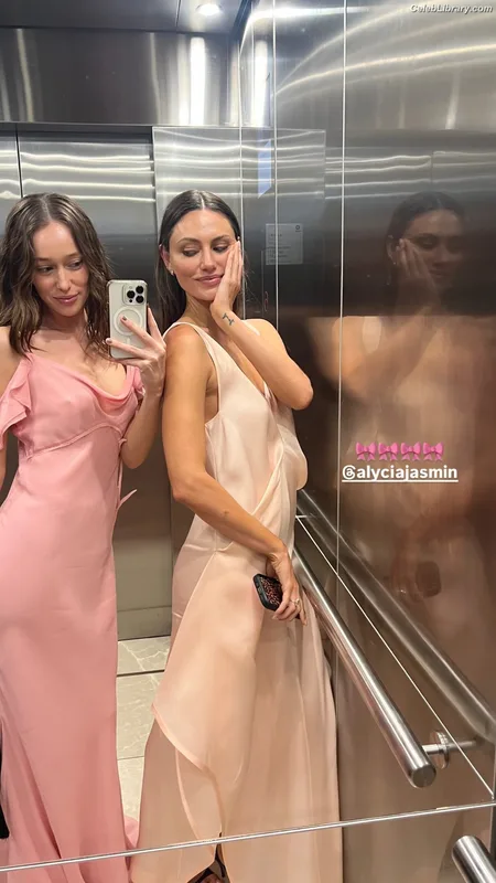 Alycia Debnam Carey photo 24 of 1336