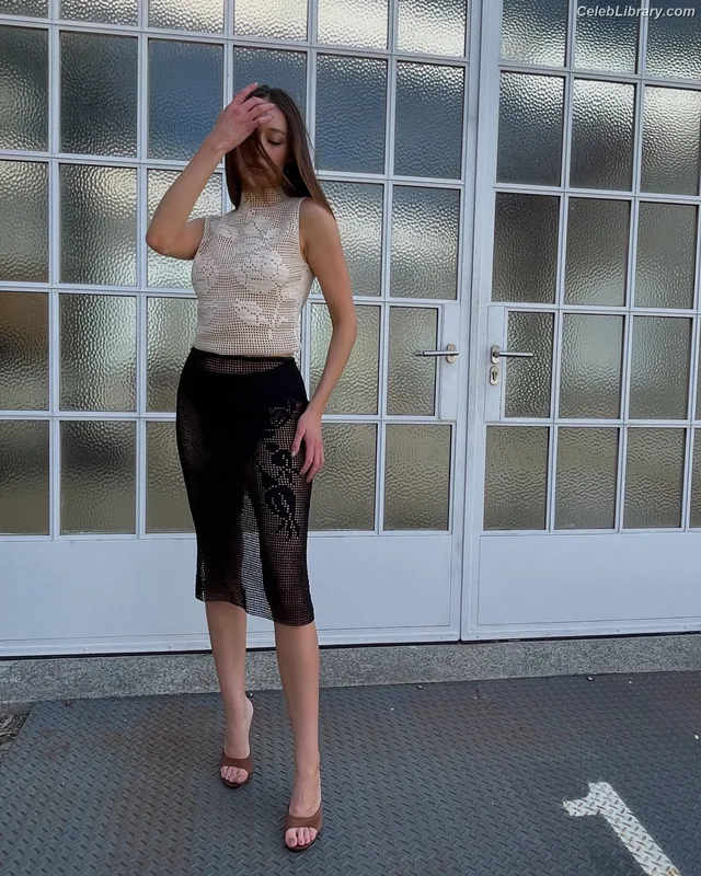Alycia Debnam Carey photo 2 of 1336