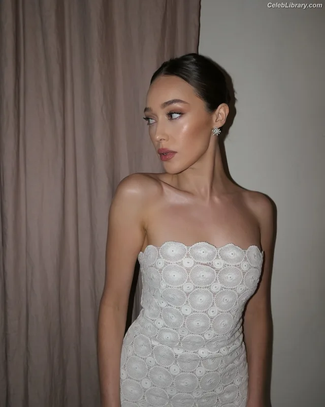 Alycia Debnam Carey photo 11 of 1336