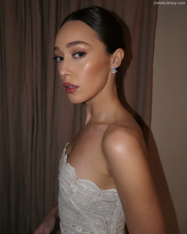 Alycia Debnam Carey photo 12 of 1336