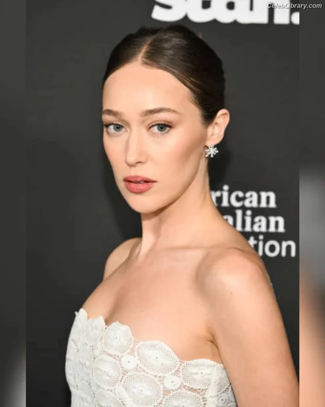 Alycia Debnam Carey photo 15 of 1336