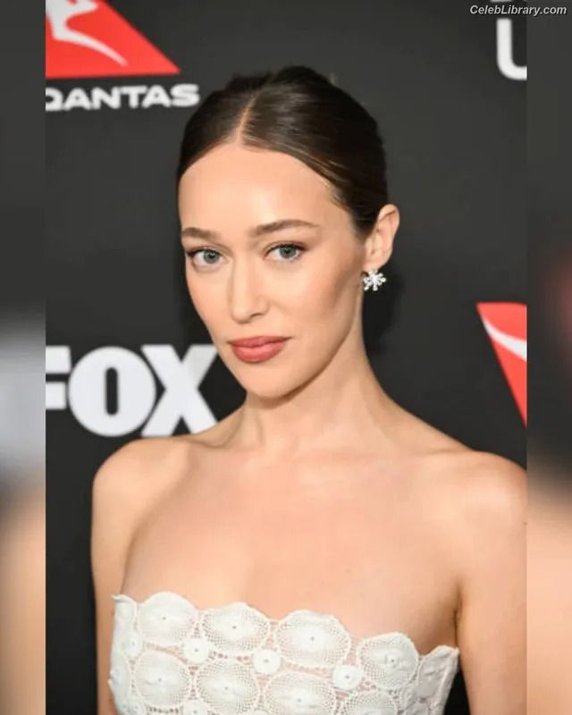 Alycia Debnam Carey photo 16 of 1336
