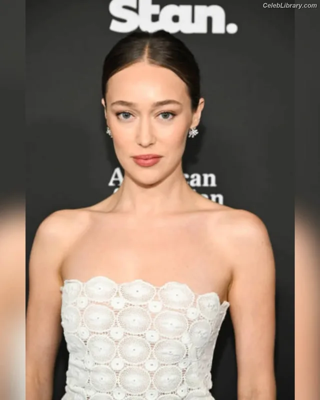 Alycia Debnam Carey photo 17 of 1336