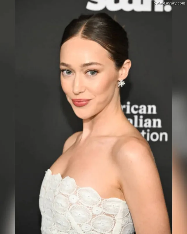Alycia Debnam Carey photo 19 of 1336