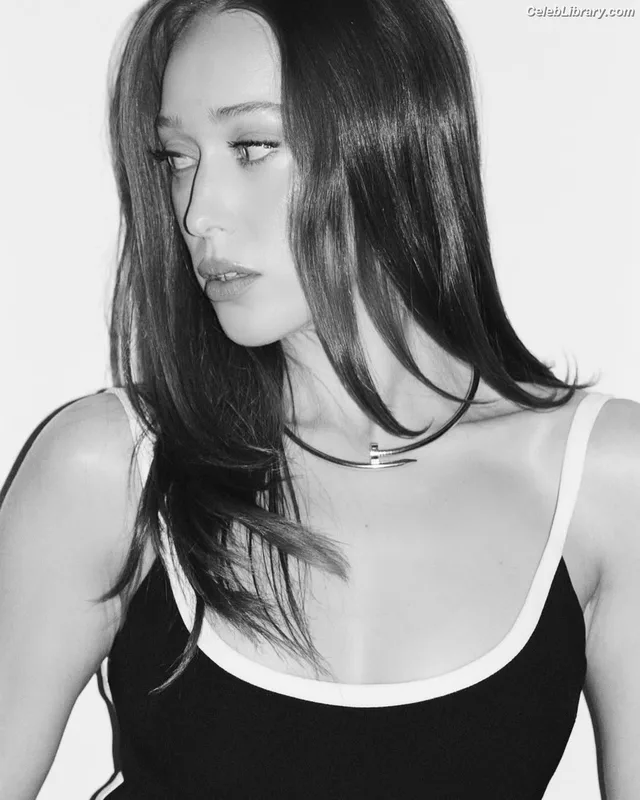 Alycia Debnam Carey photo 15 of 1336