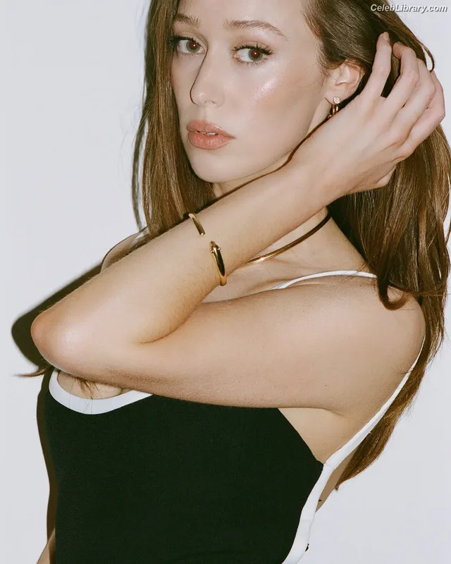 Alycia Debnam Carey photo 18 of 1336