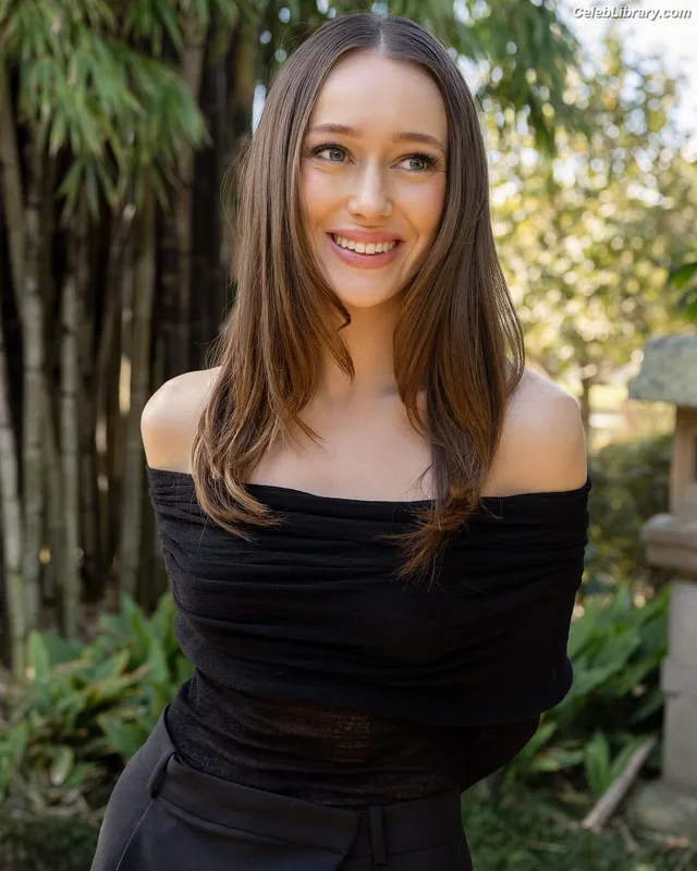 Alycia Debnam Carey photo 19 of 1336