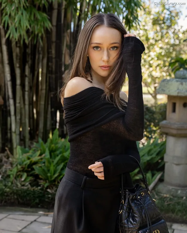 Alycia Debnam Carey photo 20 of 1336