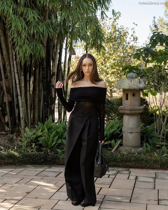 Alycia Debnam Carey photo 22 of 1336