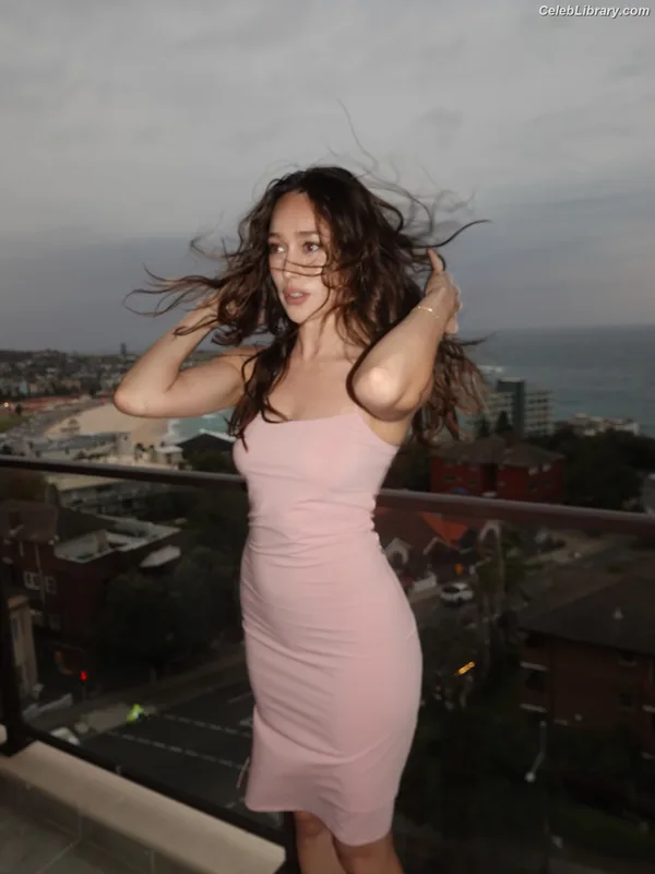 Alycia Debnam Carey photo 24 of 1336
