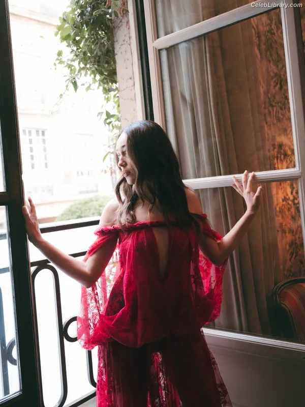 Alycia Debnam Carey photo 5 of 1336
