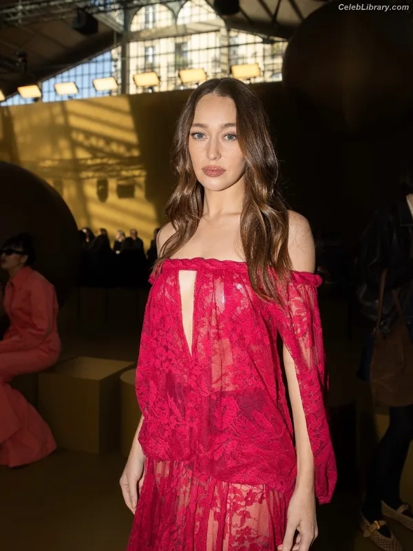 Alycia Debnam Carey photo 9 of 1336