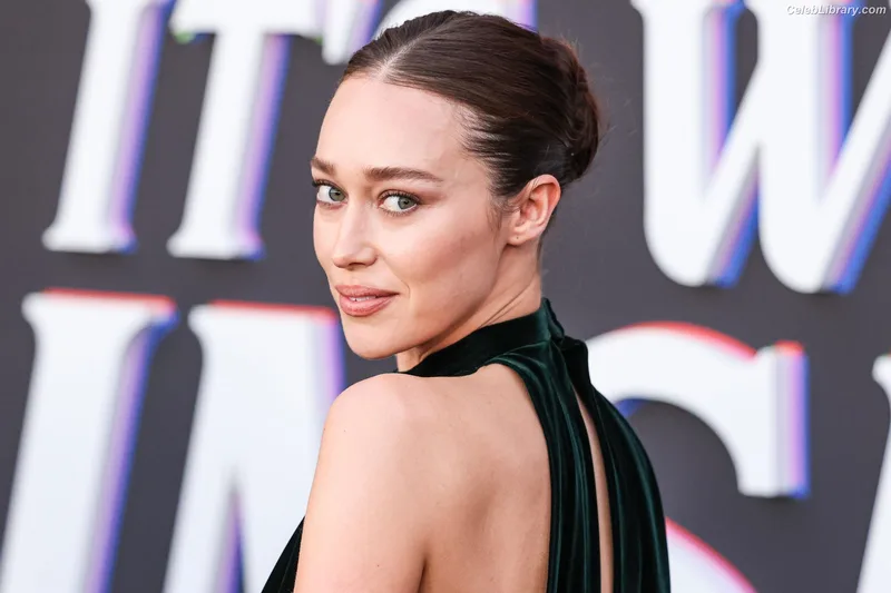 Alycia Debnam Carey photo 17 of 1336
